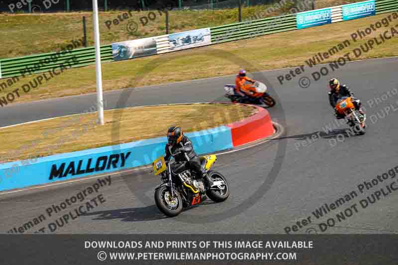Vintage motorcycle club;eventdigitalimages;mallory park;mallory park trackday photographs;no limits trackdays;peter wileman photography;trackday digital images;trackday photos;vmcc festival 1000 bikes photographs